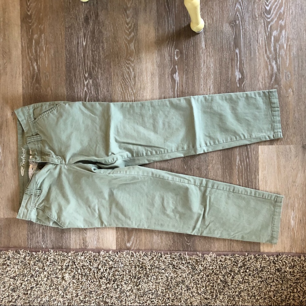 Green capris